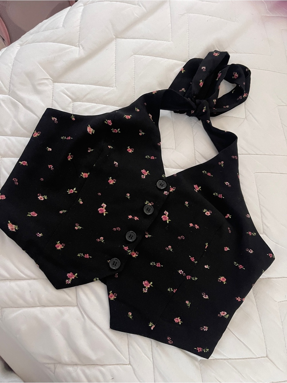 Forever 21 Black Floral Tie-Neck Crop Top